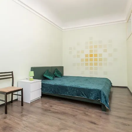 Large Vacation In The Old Town Apartment