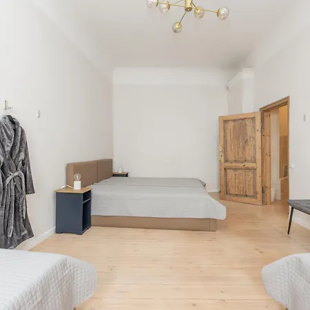 Large Vacation In The Old Town Apartment *
