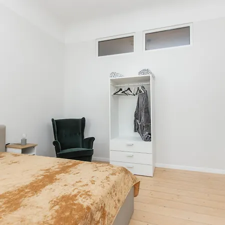 Large Vacation In The Old Town Apartment *