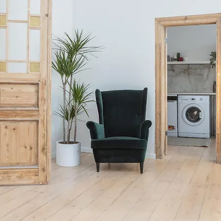 Large Vacation In The Old Town Apartment