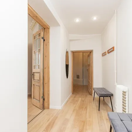 Large Vacation In The Old Town Apartment
